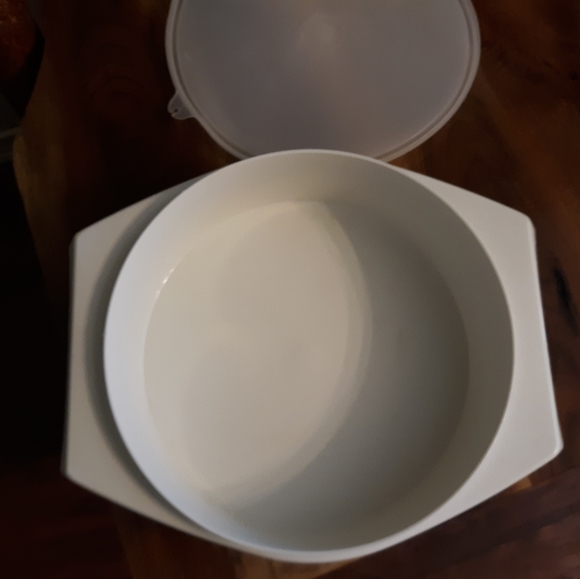 Tupperware bowl - Picture 2 of 4